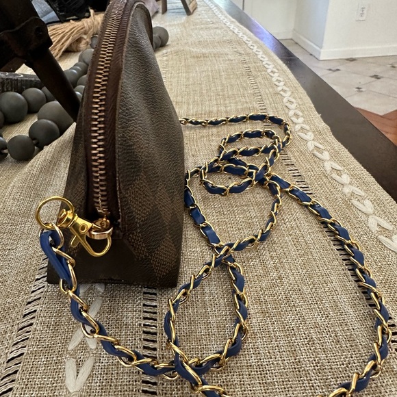 Louis Vuitton Damier Pochette Cosmetics Pouch Crossbody - Picture 7 of 11